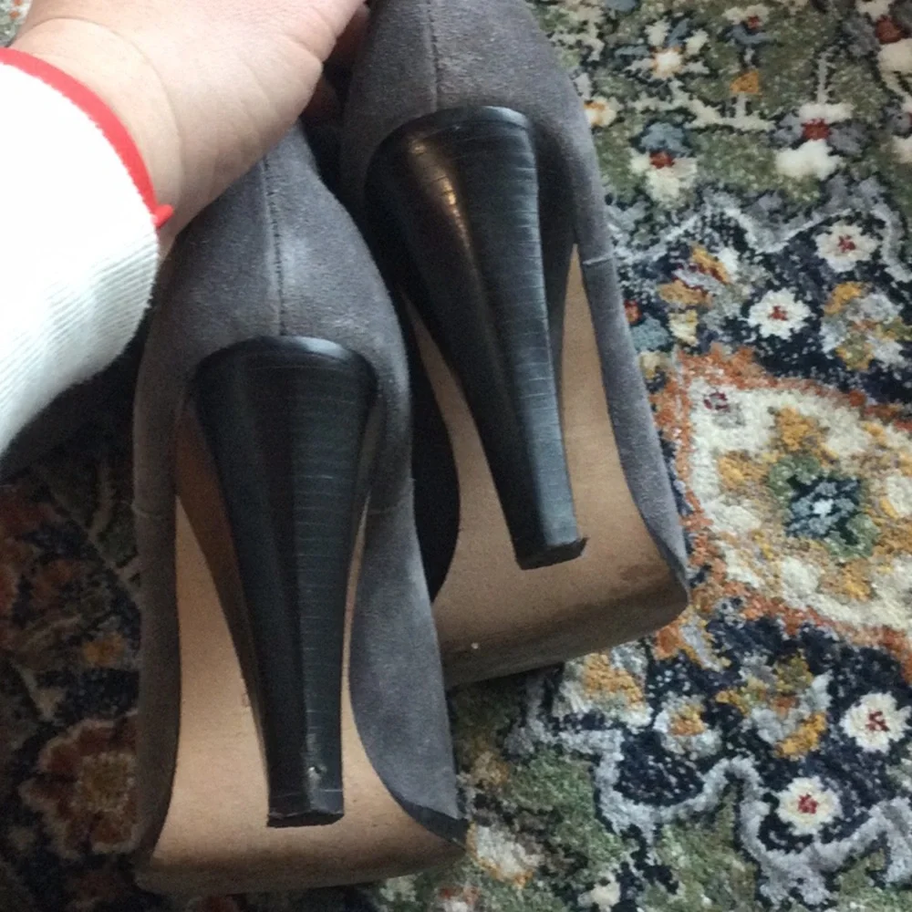 Michael Kors Olivia Gray Suede Women's Boots - Picture 4 of 4